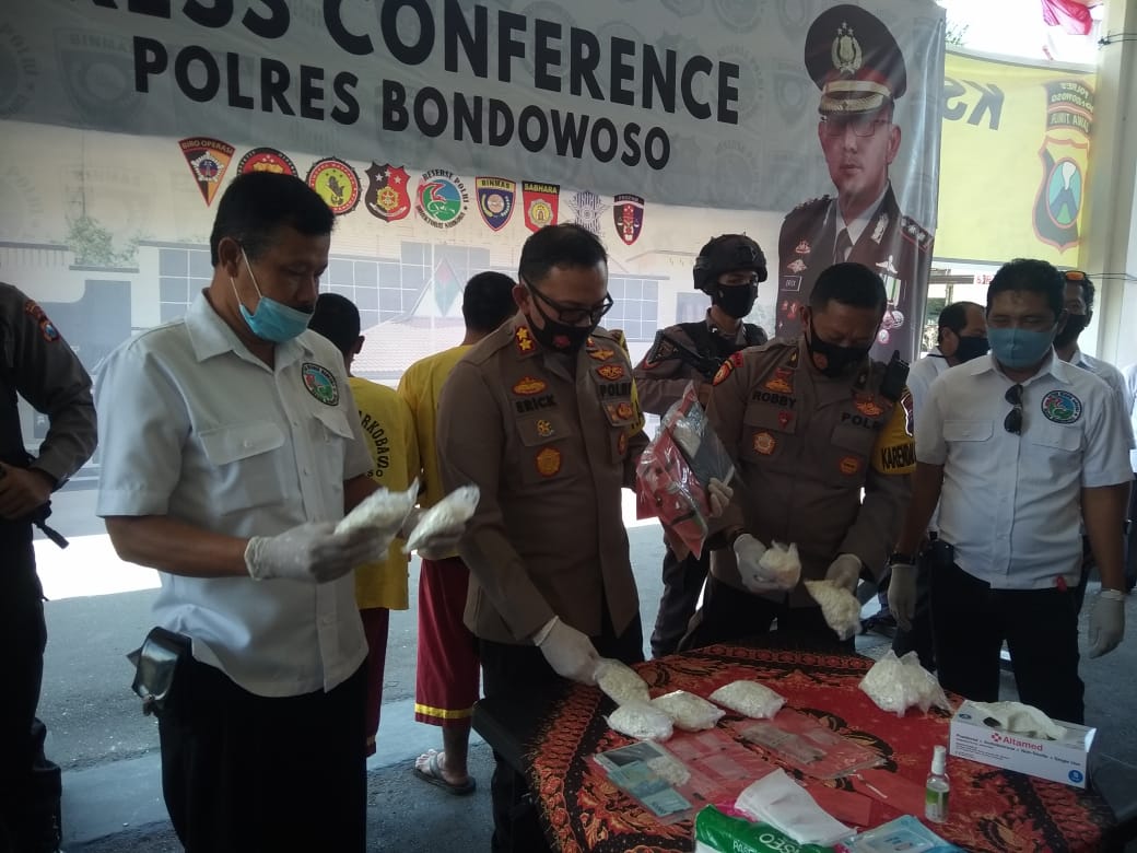 Kapolres Bondowoso AKB Erick Frendriz saat konfrensi pers, Selasa (1/9),