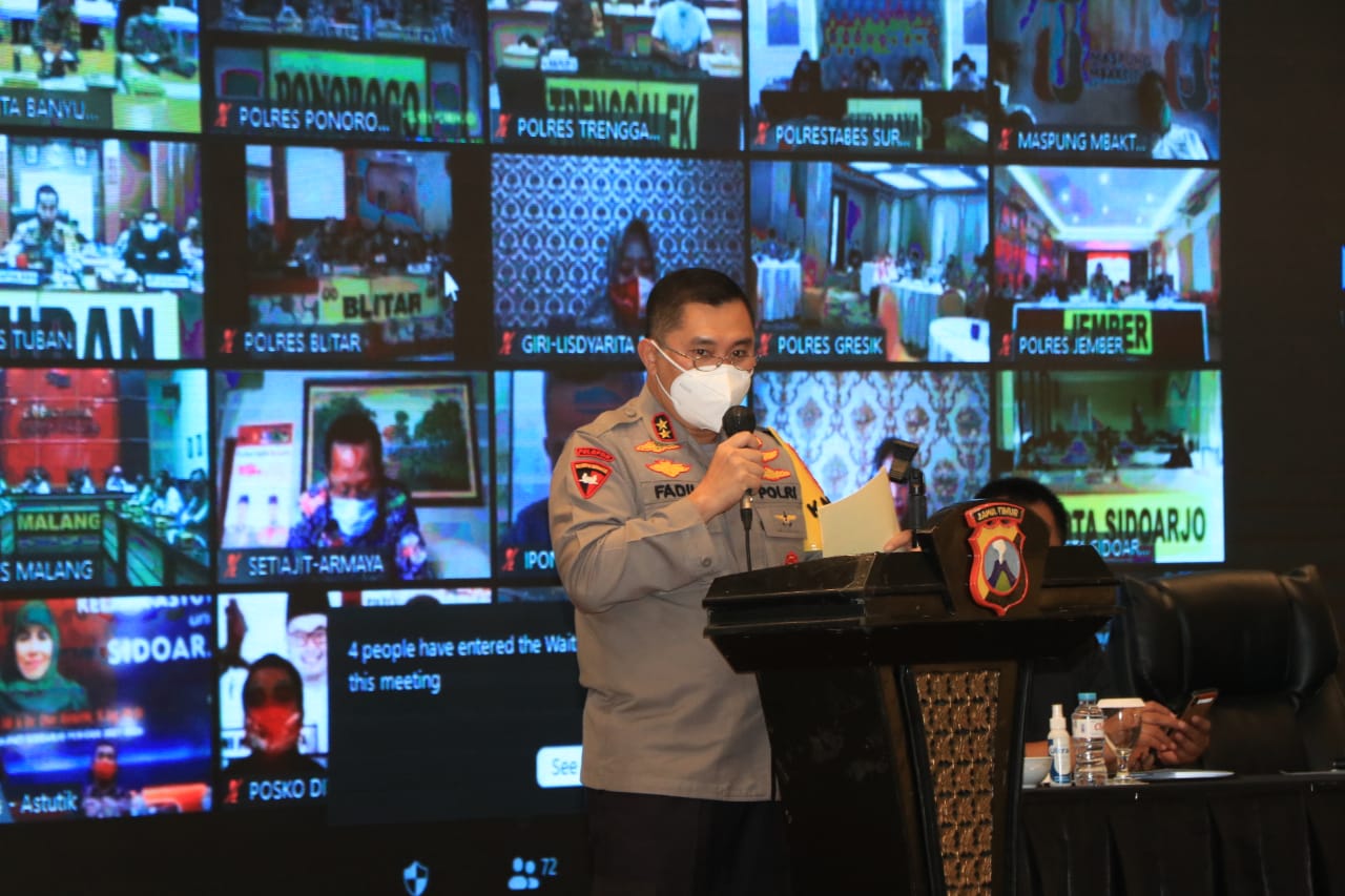 Kapolda Jatim Irjen M Fadil Imran membuka Focus Group Discussion (FGD) di Hotel Bumi Surabaya, Jumat (25/9). 