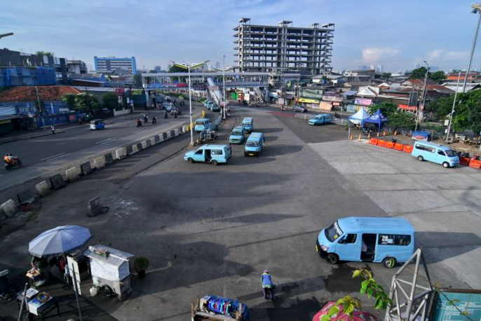 Suasana sepi di Terminal Kampung Melayu saat pandemi virus korona