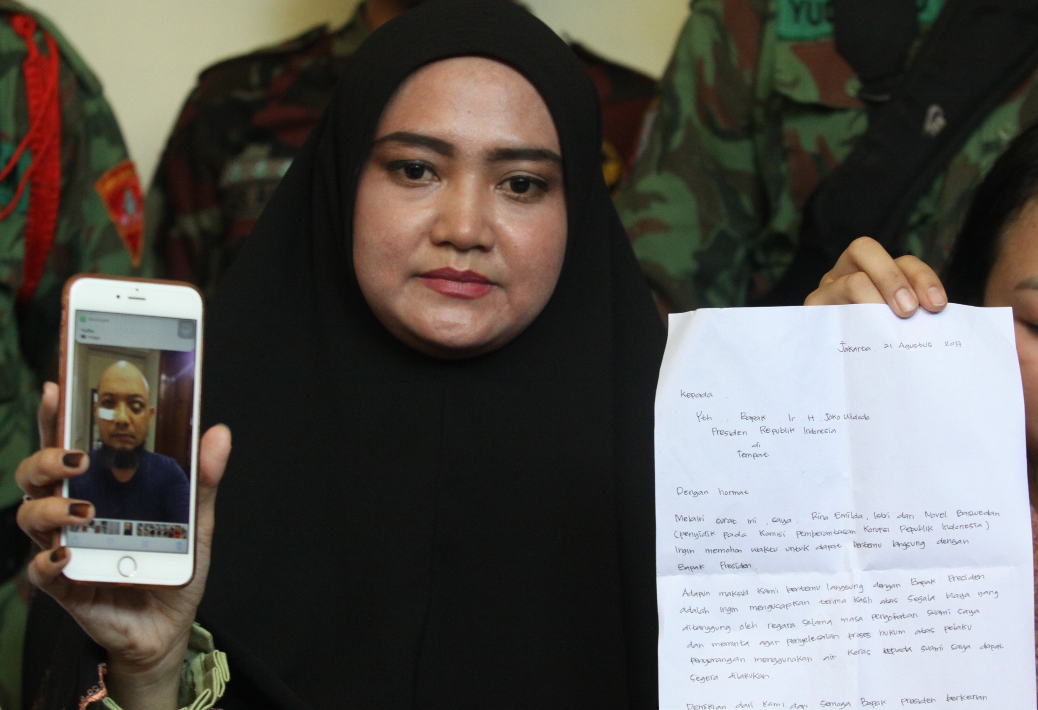 Istri Novel Baswedan, Rina Emilda 