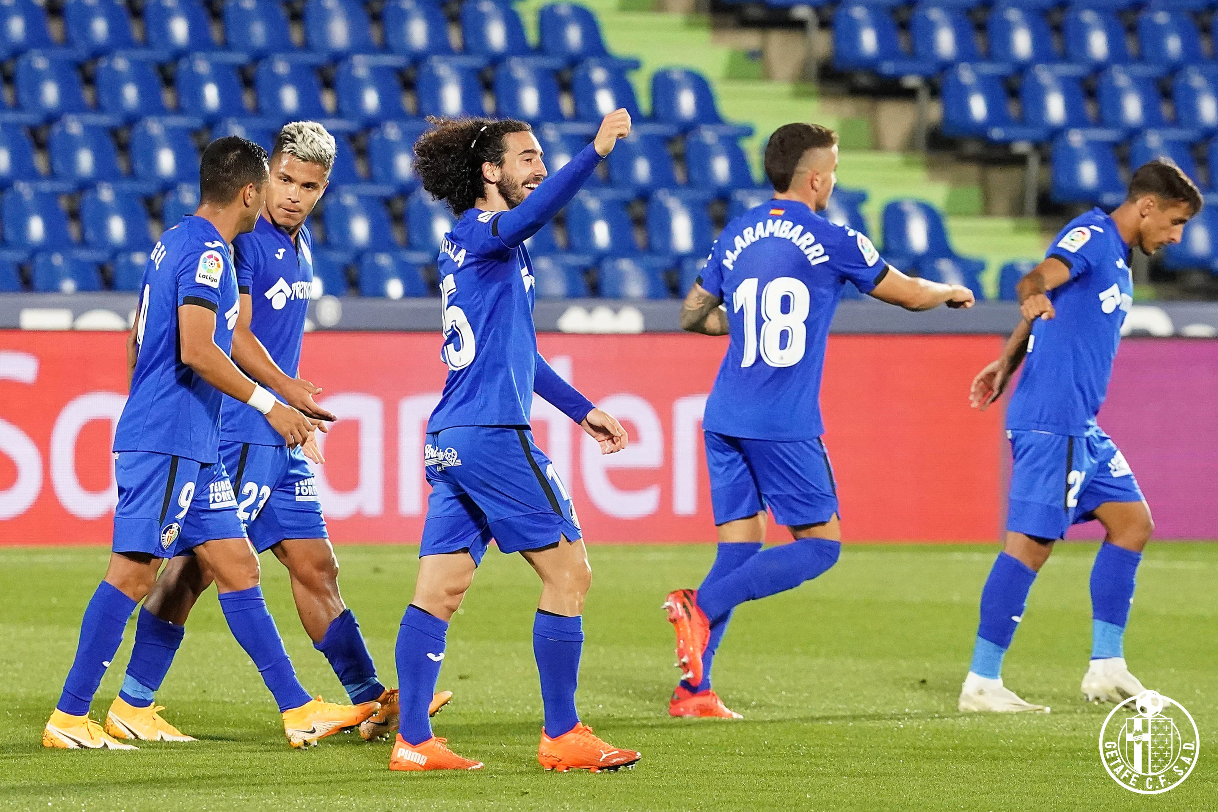 Para pemain Getafe melakukan selebrasi usai mencetak gol ke gawang Real Betis di laga La Liga.