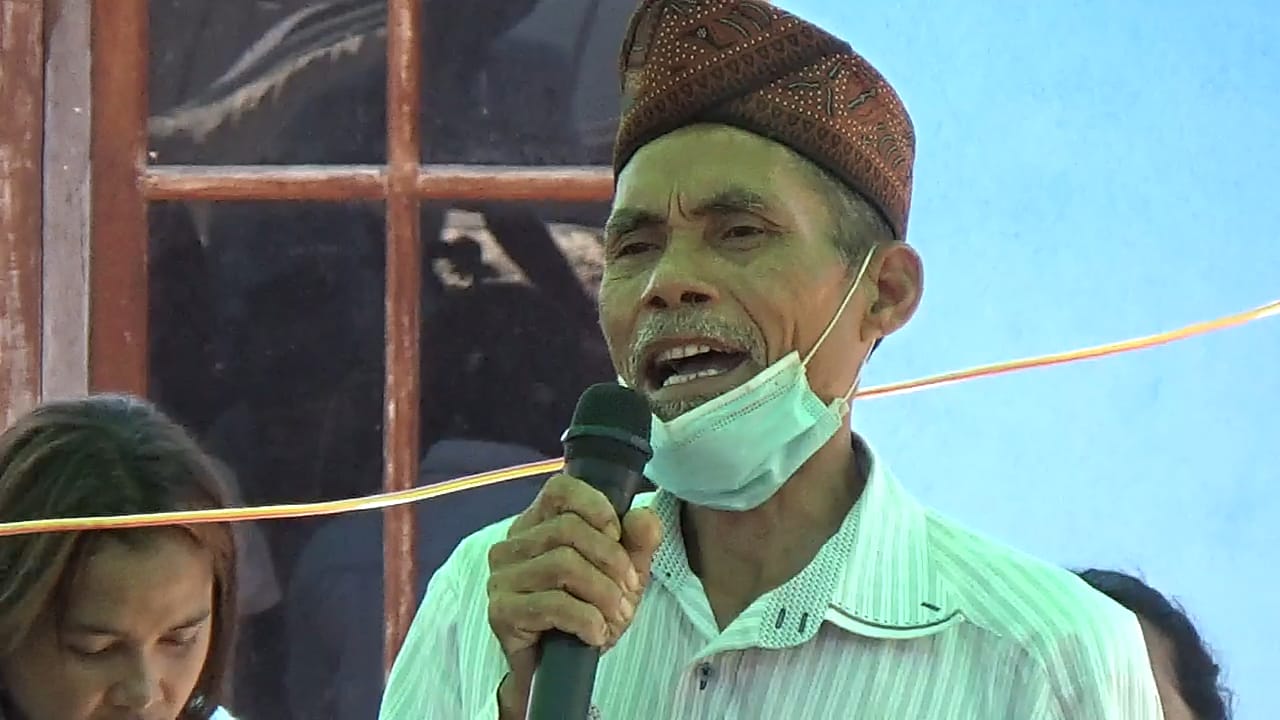 Isfridus Sota, warga Lengko Lolok yang menolak pertambangan demi menjaga warisan leluhur untuk anak cucu.