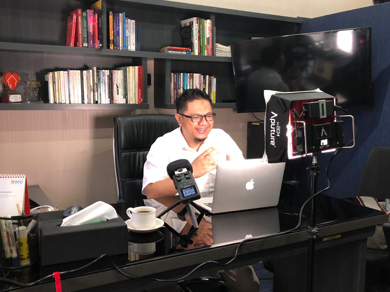 PELATIHAN daring (online) menjadi opsi yang paling tepat ketika dunia dilanda pandemi covid-19.