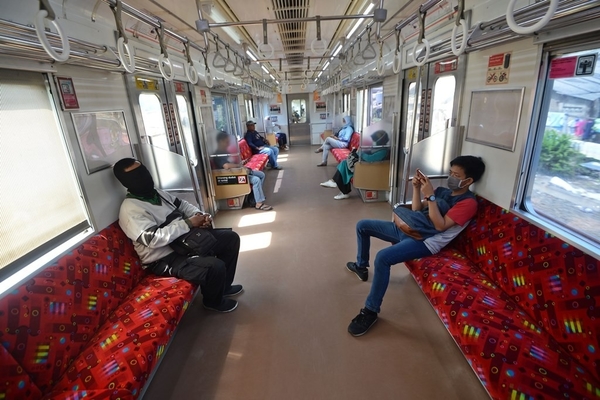 Ilustrasi -- Suasana Commuterline di Bojonggede, Kabupaten Bogor, Jawa Barat, Sabtu (21/3/2020)