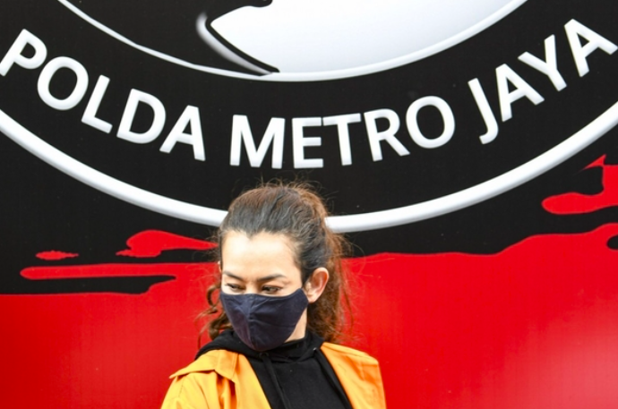 Penyanyi Reza Artamevia dinyatakan positif amphetamine atau terbukti mengonsumsi sabu.