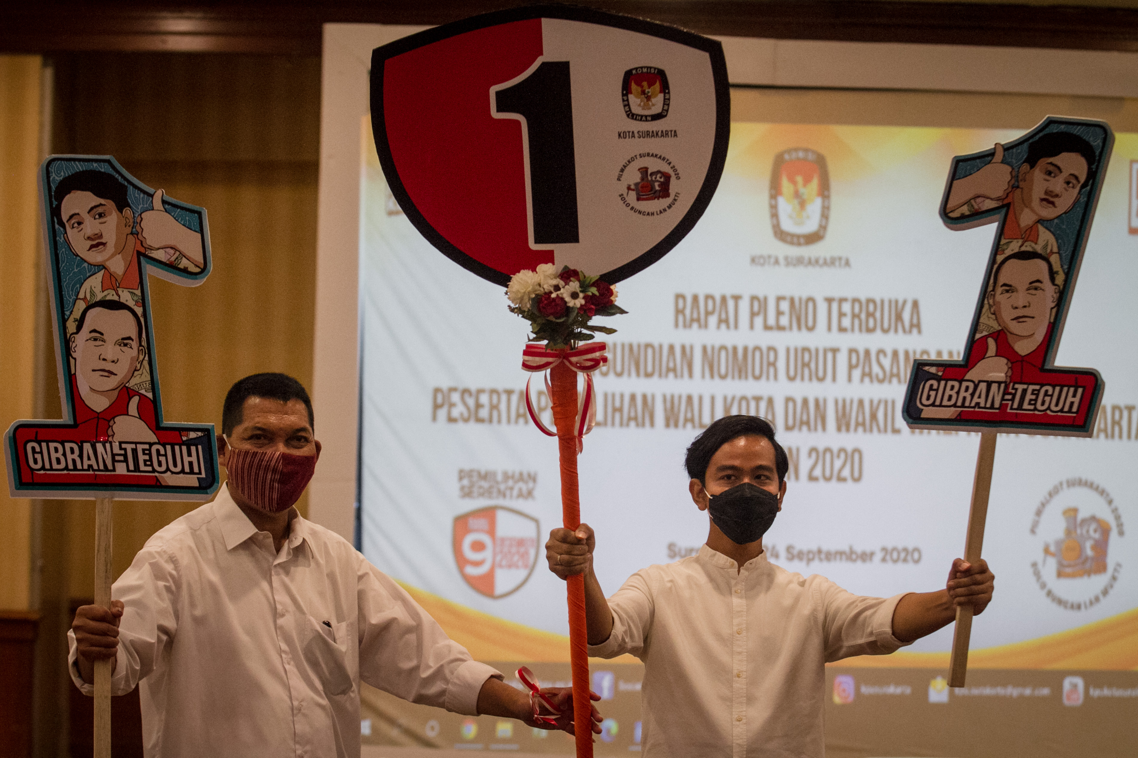 Gibran Rakabuming Raka (kanan) 