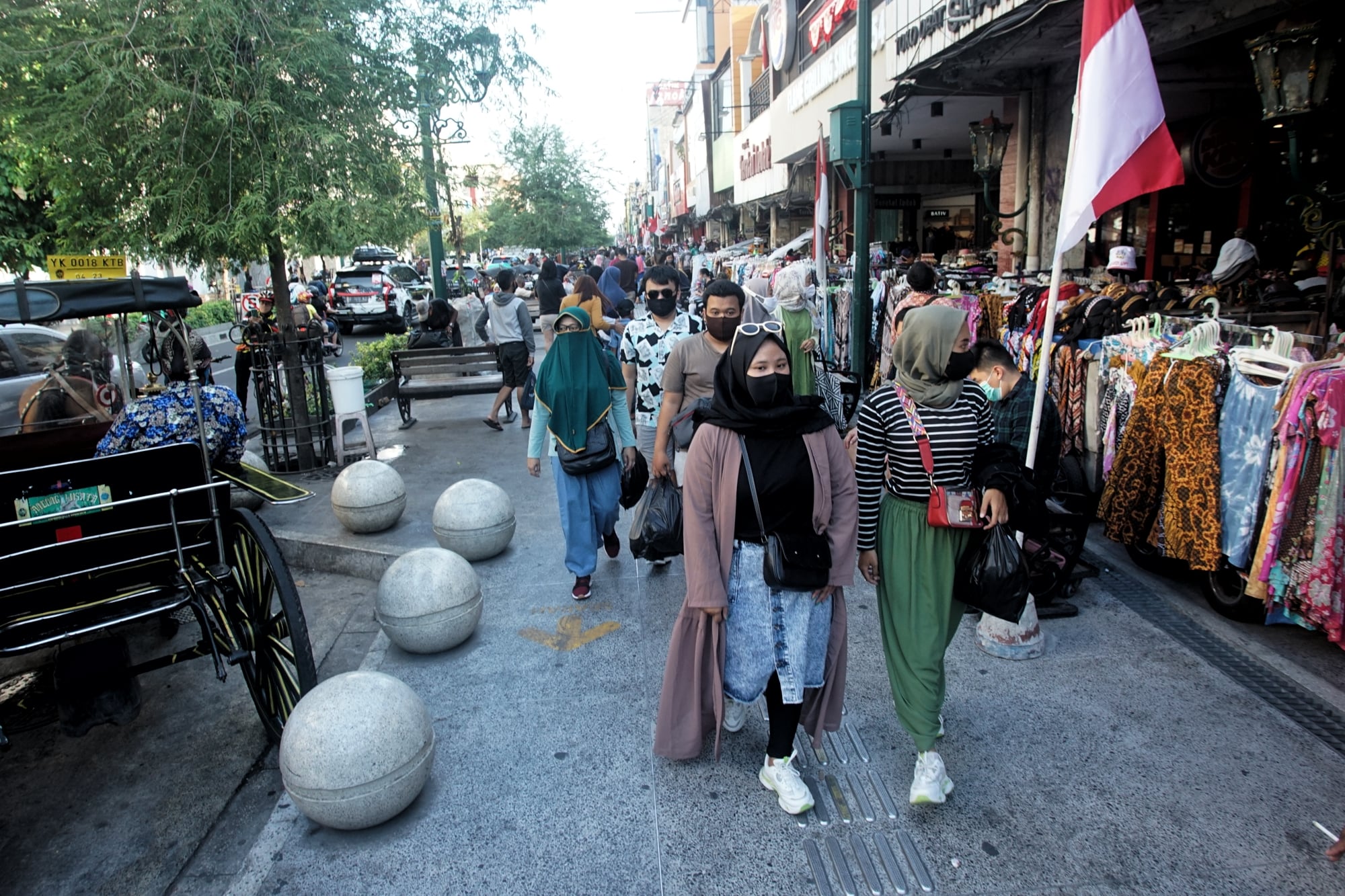 Sejumlah wisatawan berkunjung ke kawasan Jalan Malioboro di Yogyakarta, beberapa waktu lalu.