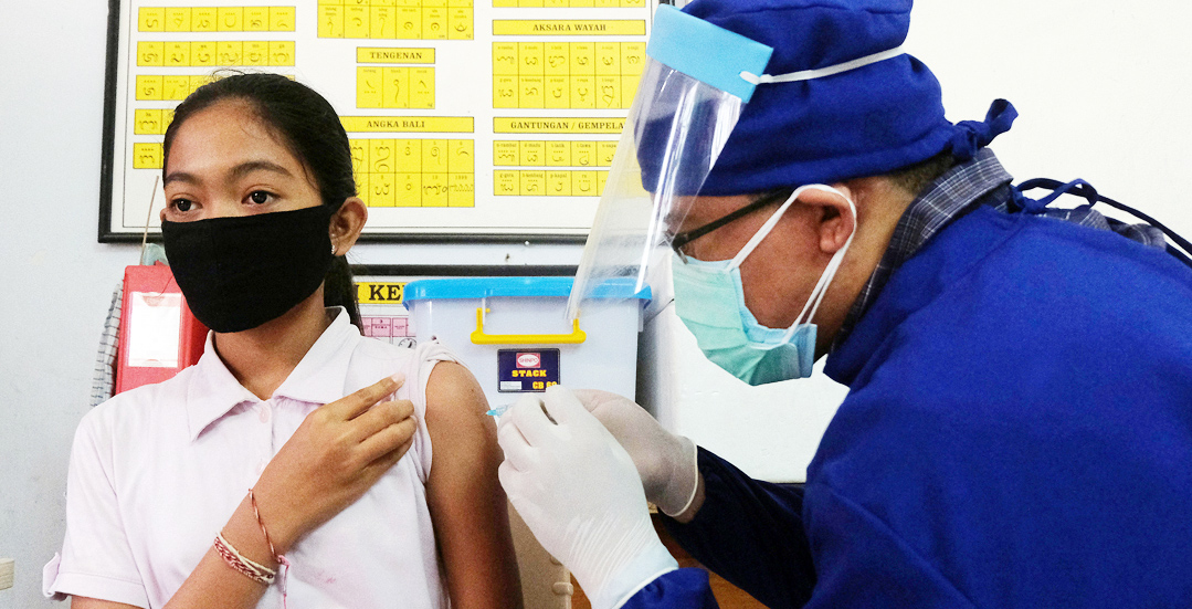 Ilustrasi pemberian vaksin