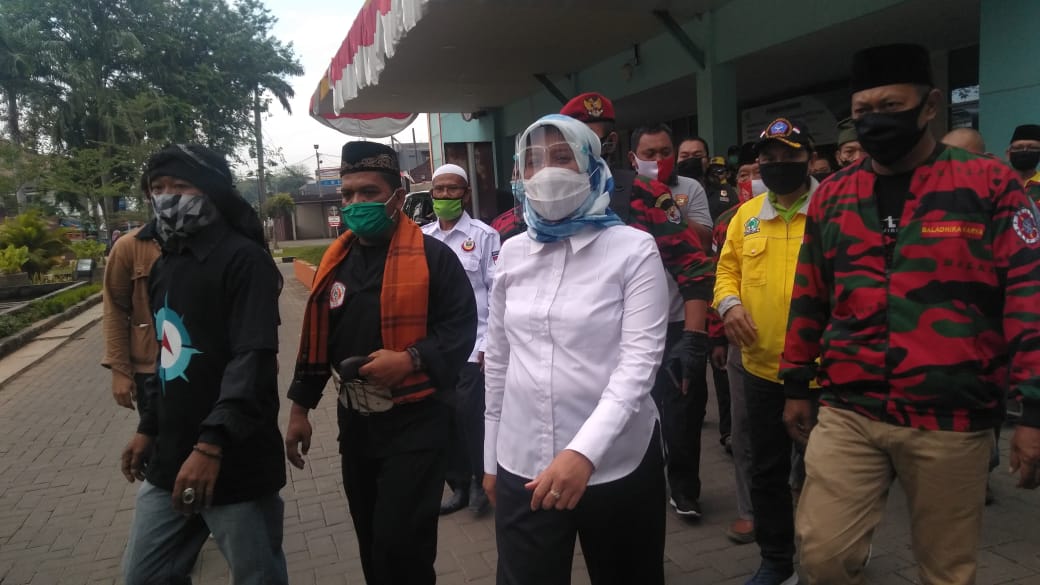 Ratu Ati Marliati, bakal calon wali kota Cilegon, Banten. 