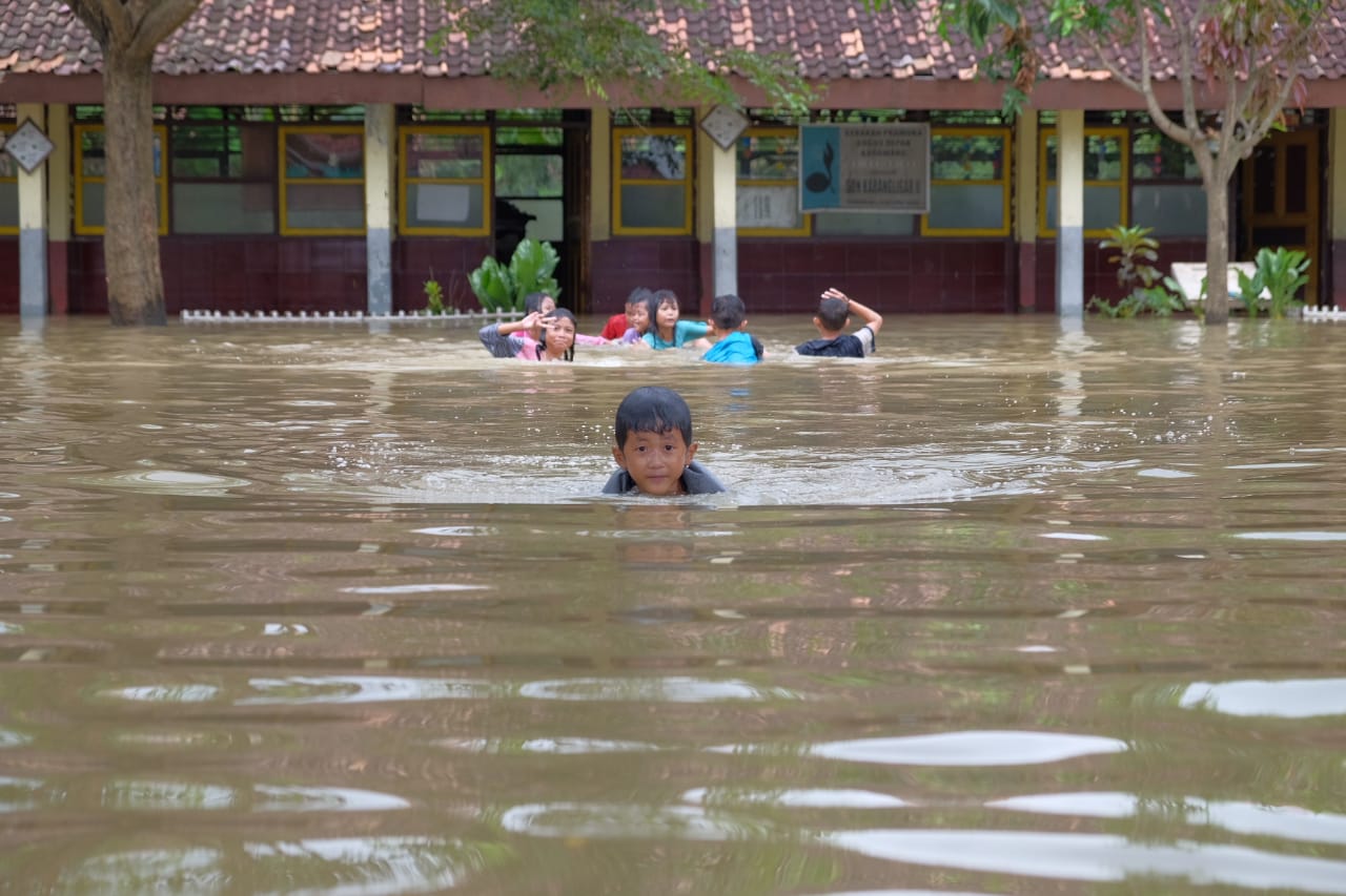 Banjir di Desa Karangligar beberapa bulan lalu salah satu penyebabnya hilangnya resapan air  di kawasan industri