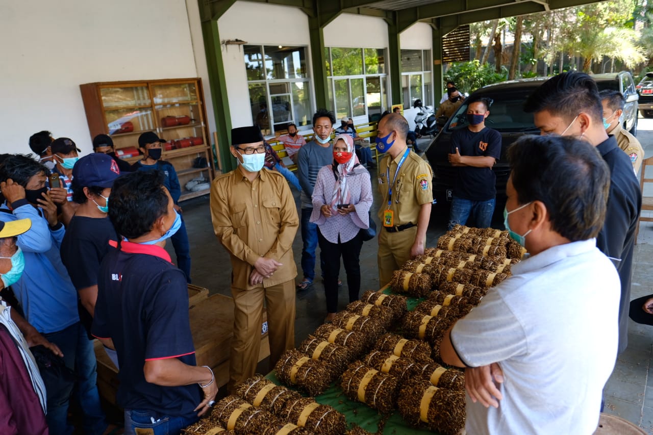 Bupati Temanggung M Al Khadziq dan Wabup Heri Ibnu Wibowo mendatangi dua perwakilan pabrik rokok beroperasi di Temanggung Senin (14/9/2020).