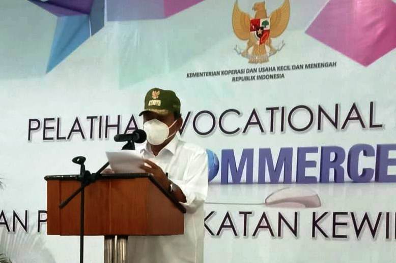 Wakil Bupati Serang Pandji Tirtayasa ajak pelaku UMKM kuasai IT agar bisa menjangkau pasar yang lebih luas.