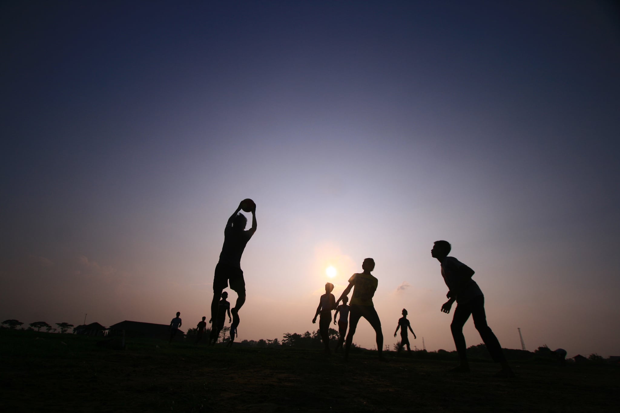 Sejumlah anak bermain bola