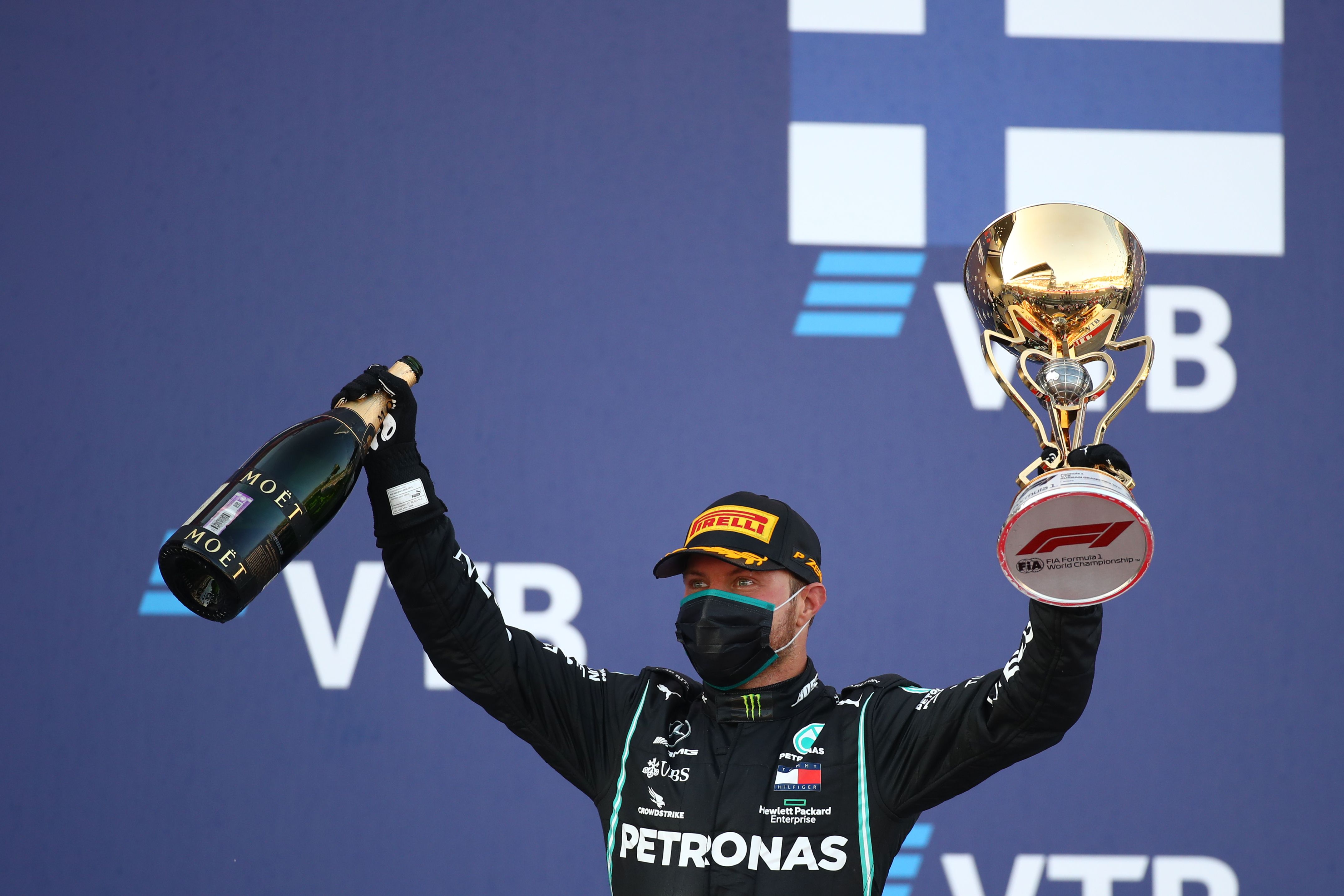 Valtteri Bottas merayakan kemenangannya di GP Rusia