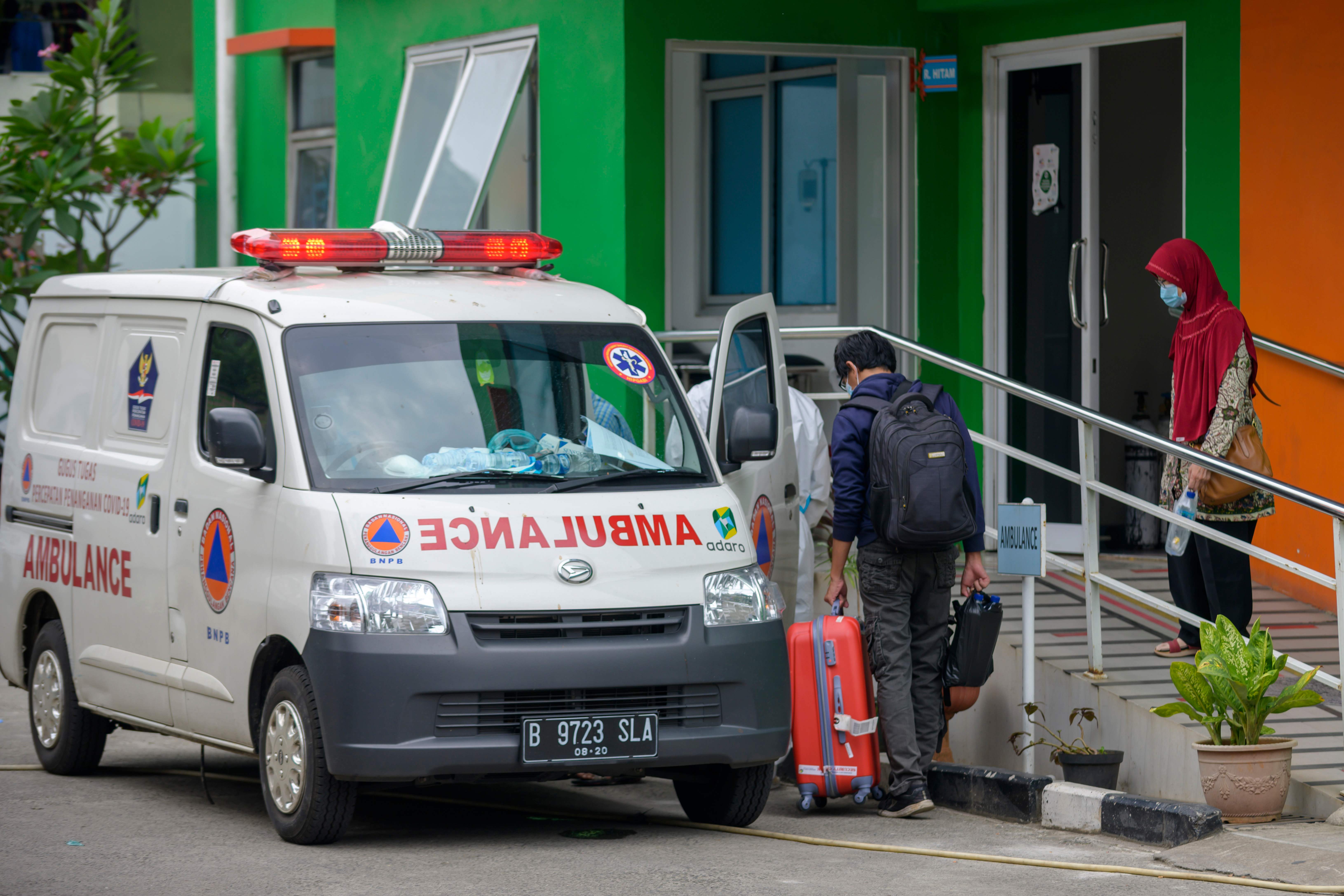 Upaya pemindahan pasien covid-19 di Jakarta