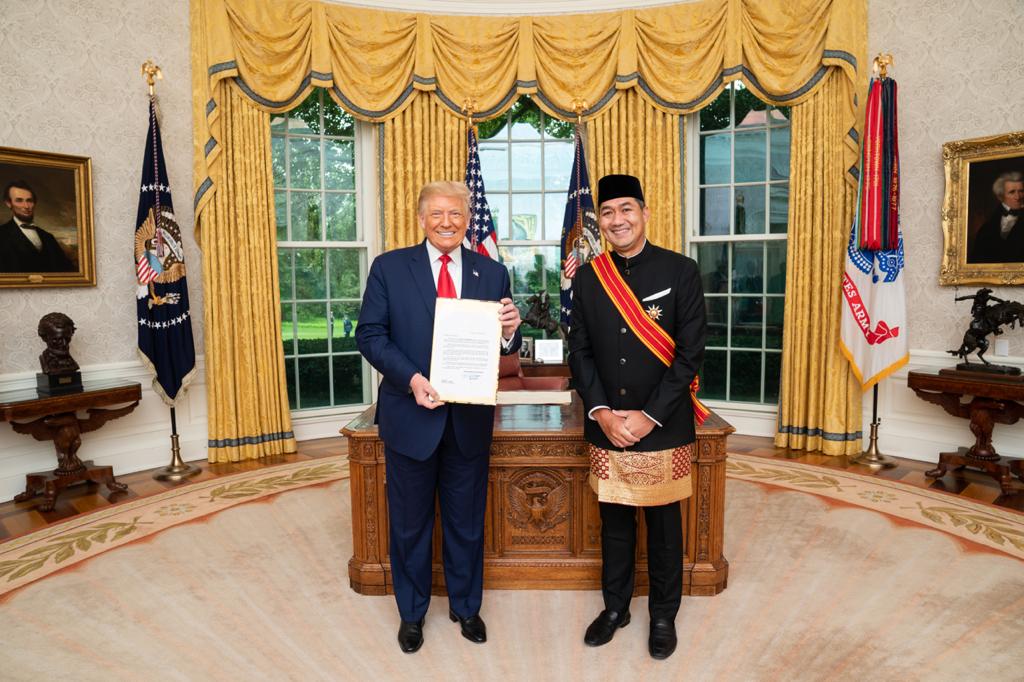 Dubes RI untuk AS Muhammad Lutfi saat menyerahkan surat kepercayaan kepada Presiden AS Donald Trump di White House,  Senin (14/9/2020)