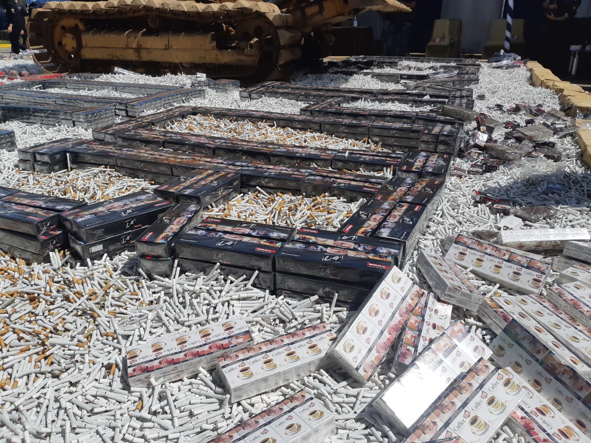 Direktorat Jenderal Bea dan Cukai Sumatra Bagian Timur, Rabu (23/9) memusnahkan enam juta batang rokok ilegal. 