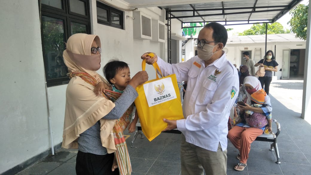 Baznas DIY dan Kota Yogyakarta memberikan bantuan untuk menangani balita dengan gizi kurang atau buruk di wilayah Kecamatan Sewon.