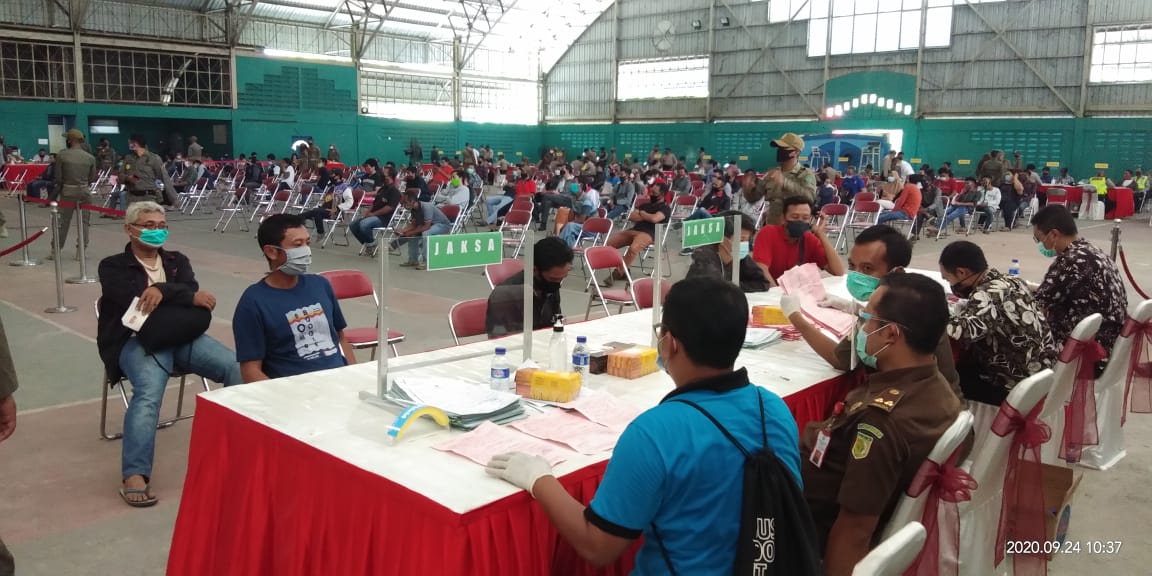 Sidang pelanggaran protokol kesehatan di Sidoarjo.