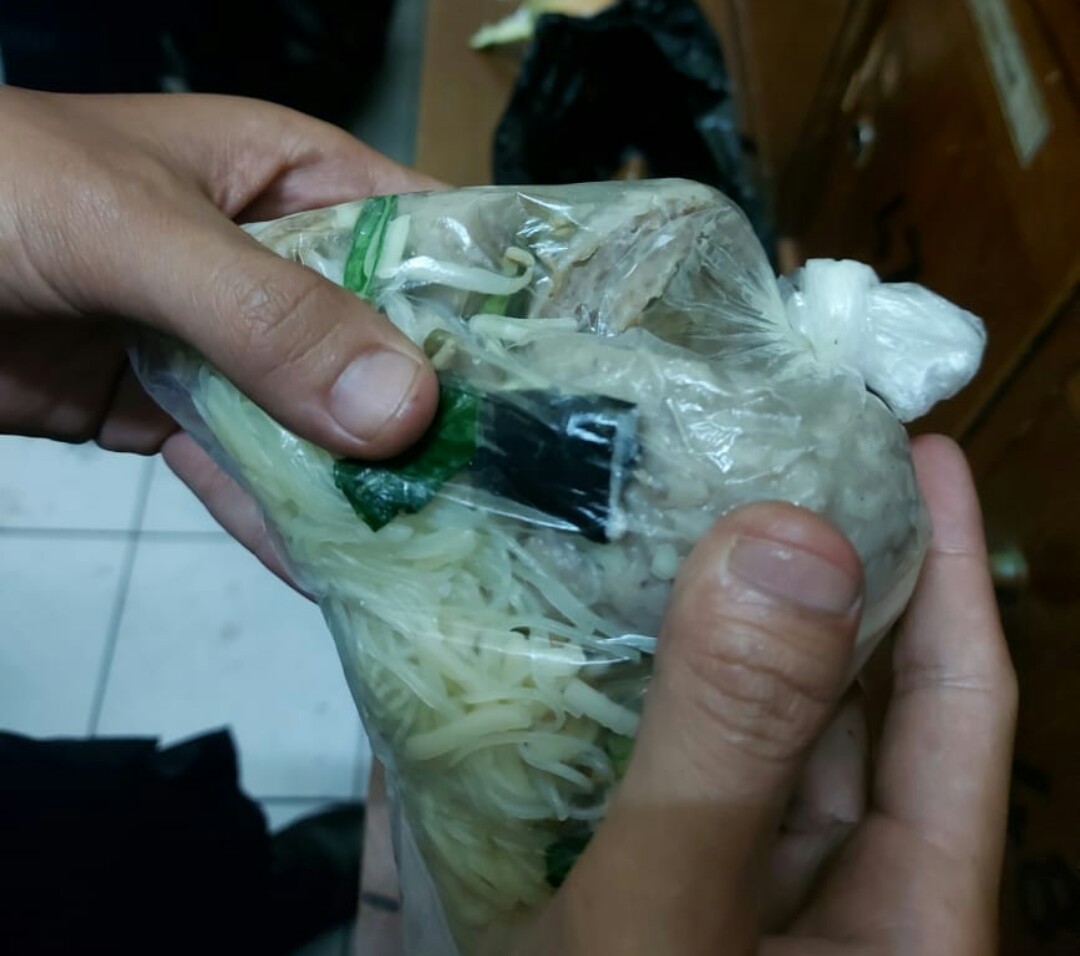 Makanan bakso berisi paket sabu dikirim ke Lapas Sukamiskin, Bandung.