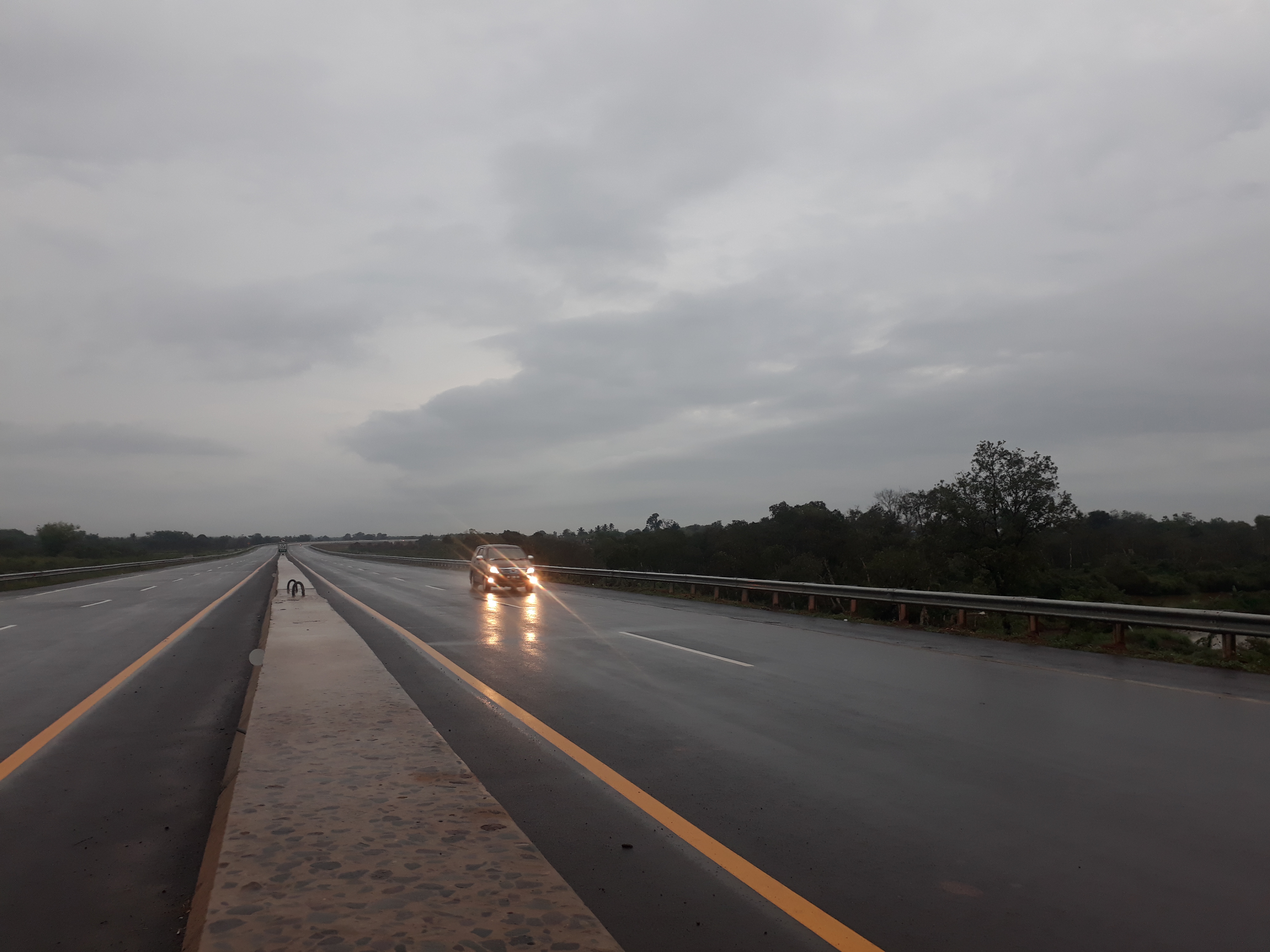 Salah satu ruas jalan tol di Sumatera yang sudah beroperasi.