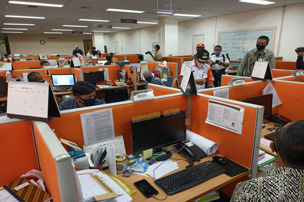 Pemkot Jakarta Pusat menyidak OK Bank di Jakpus