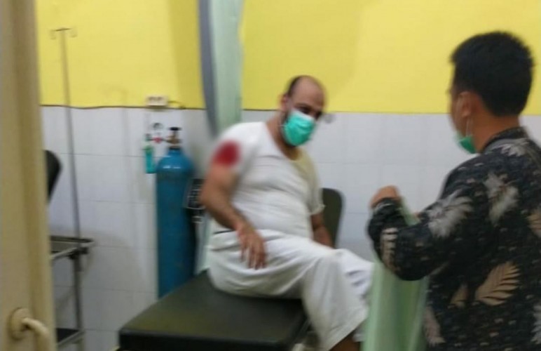 Syekh Ali Jaber saat mendapatkan perawatan di pusksesmas Kota Bandarlampung, Minggu (13/9/2020)