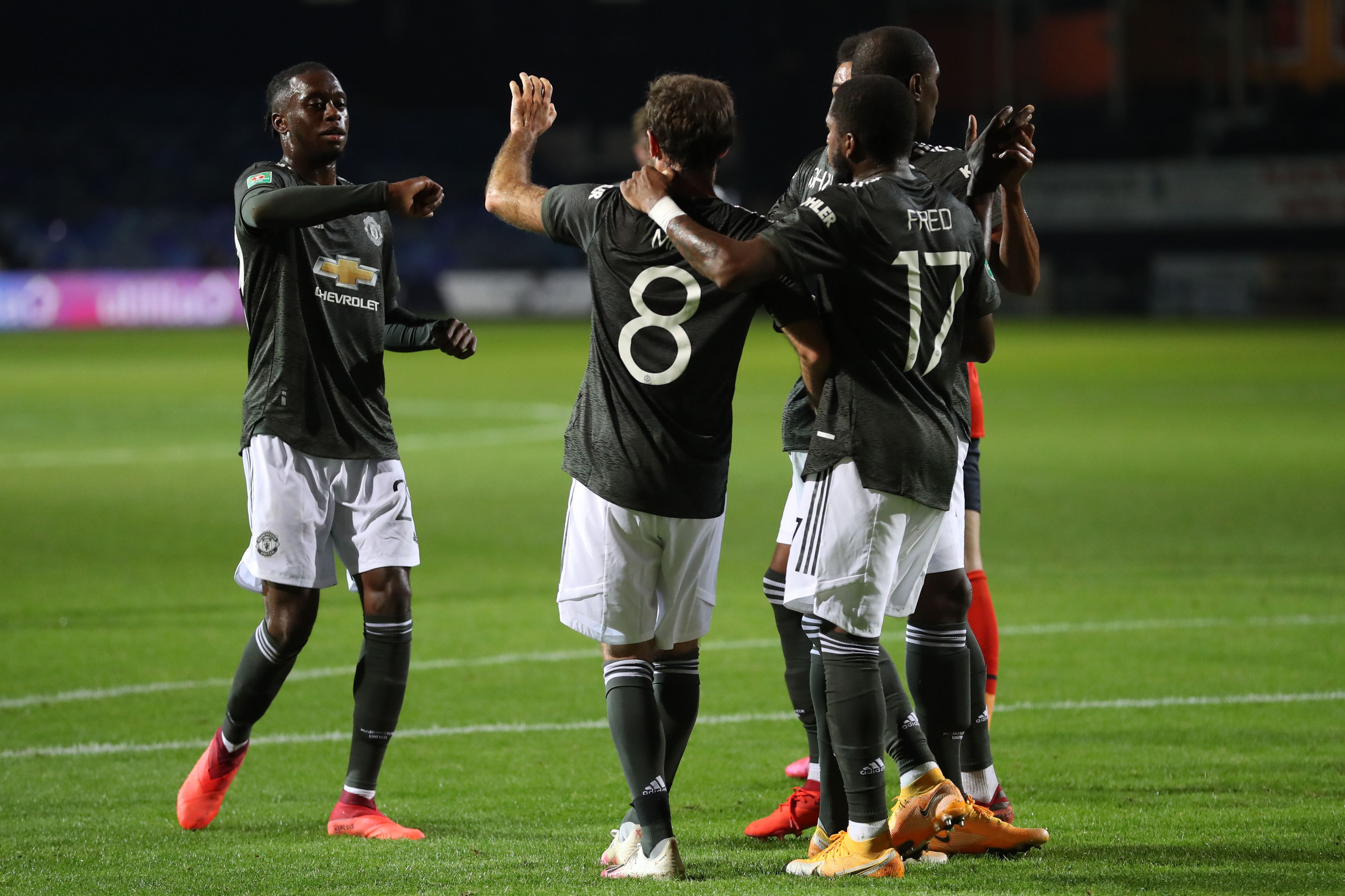 Gelandang Manchester United Juan Mata (tengah) melakukan selebrasi usai mencetak gol ke gawang Luton Town di laga Piala Liga.