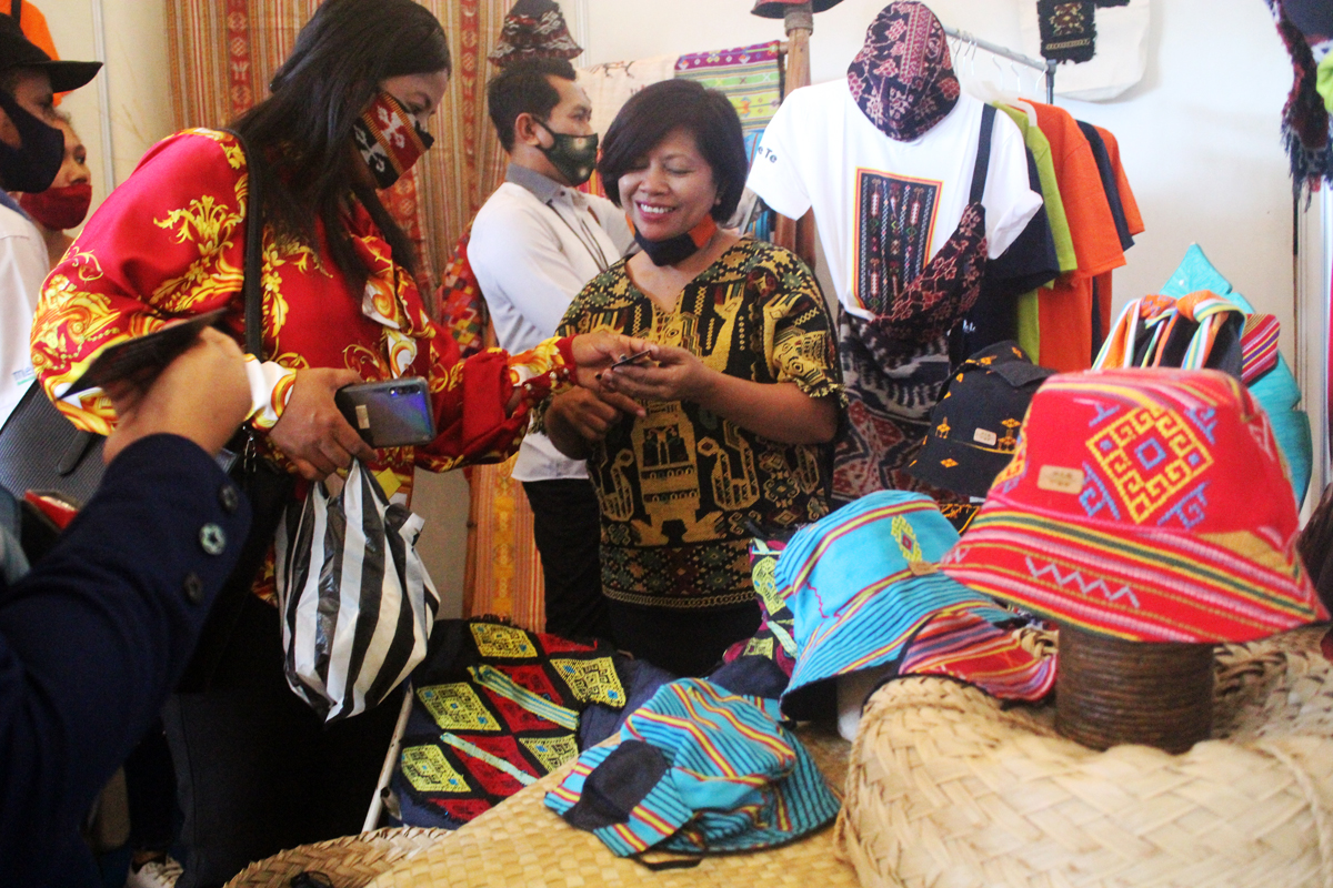 Pemprov Nusa Tenggara Timur menggelar Expo Kreatif Anak Negeri 2020 di Kupang untuk  membangkitkan UMKM.
