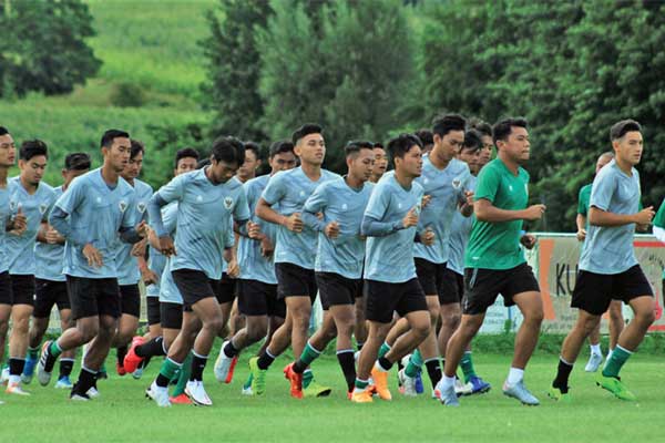 Pemain timnas Indonesia U-19 yang dipersiapkan tampil saat Indonesia menjadi tuan rumah Piala Dunia U-20 berlatih di Sveti Martinna Muri