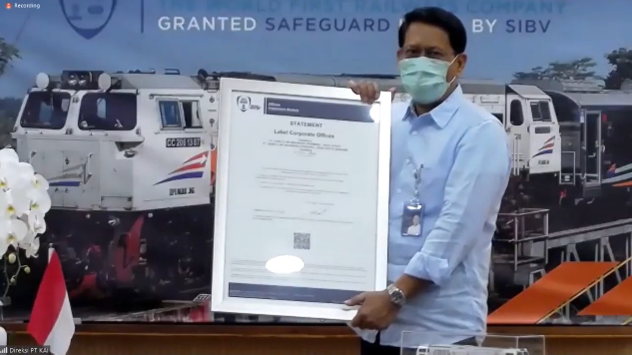 Penyerahan label Safe Guard SIBV kepada PT KAI.