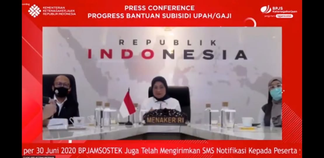 Menaker Ida Fauziyah pada konferensi pers  'Progres Bantuan Subsidi Upah'. 