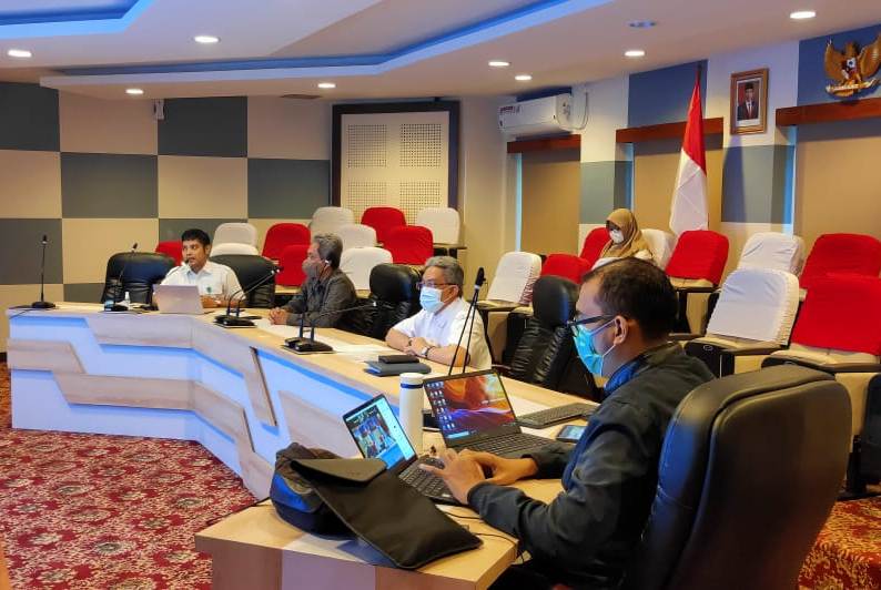 Direktur Jenderal Pengendalian Pencemaran dan Kerusakan Lingkungan (PPKL), M.R. Karliansyah (tengah).