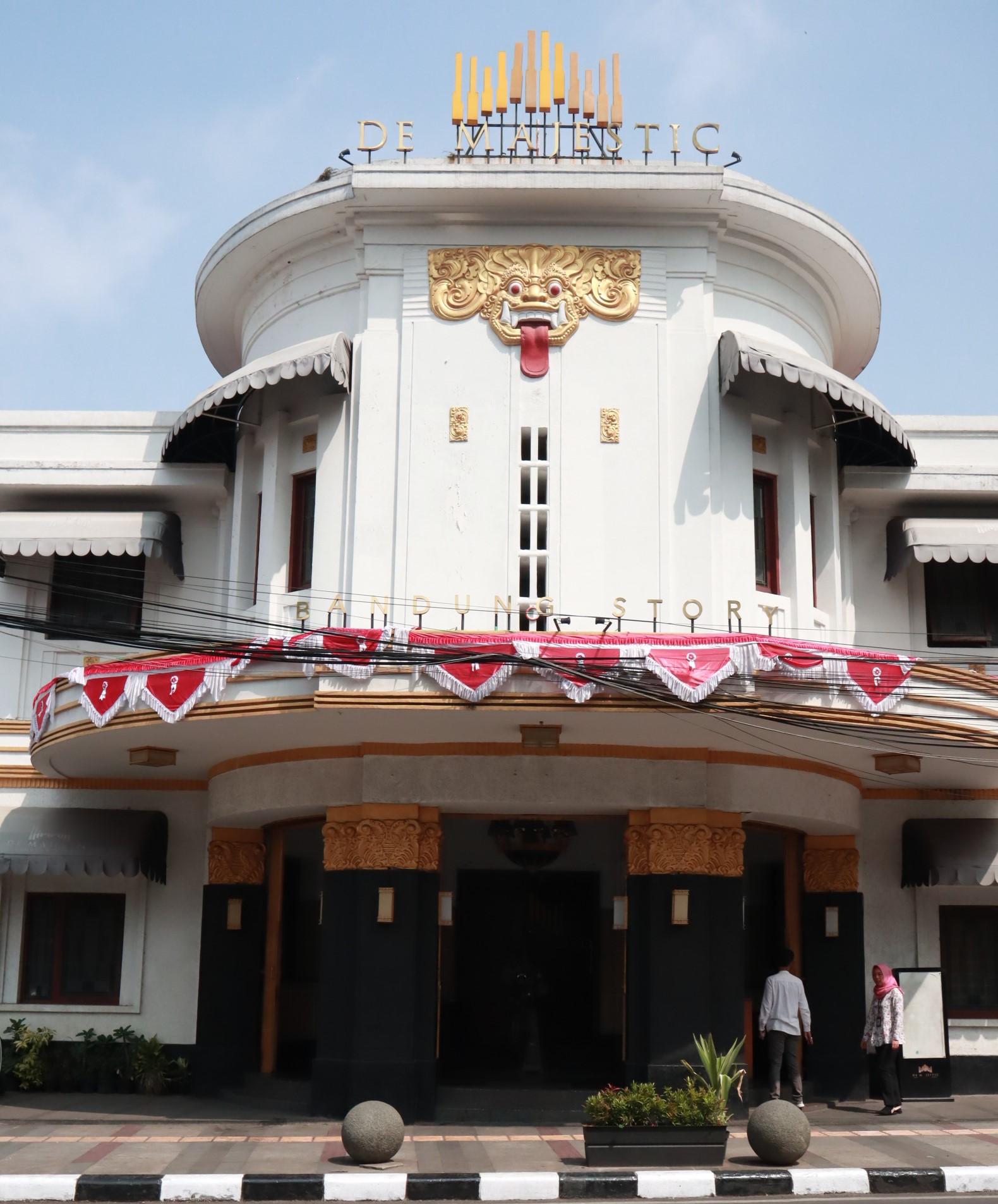 Gedung De Majestic, bioskop pertama di Bandung yang kini berusia 100 tahun