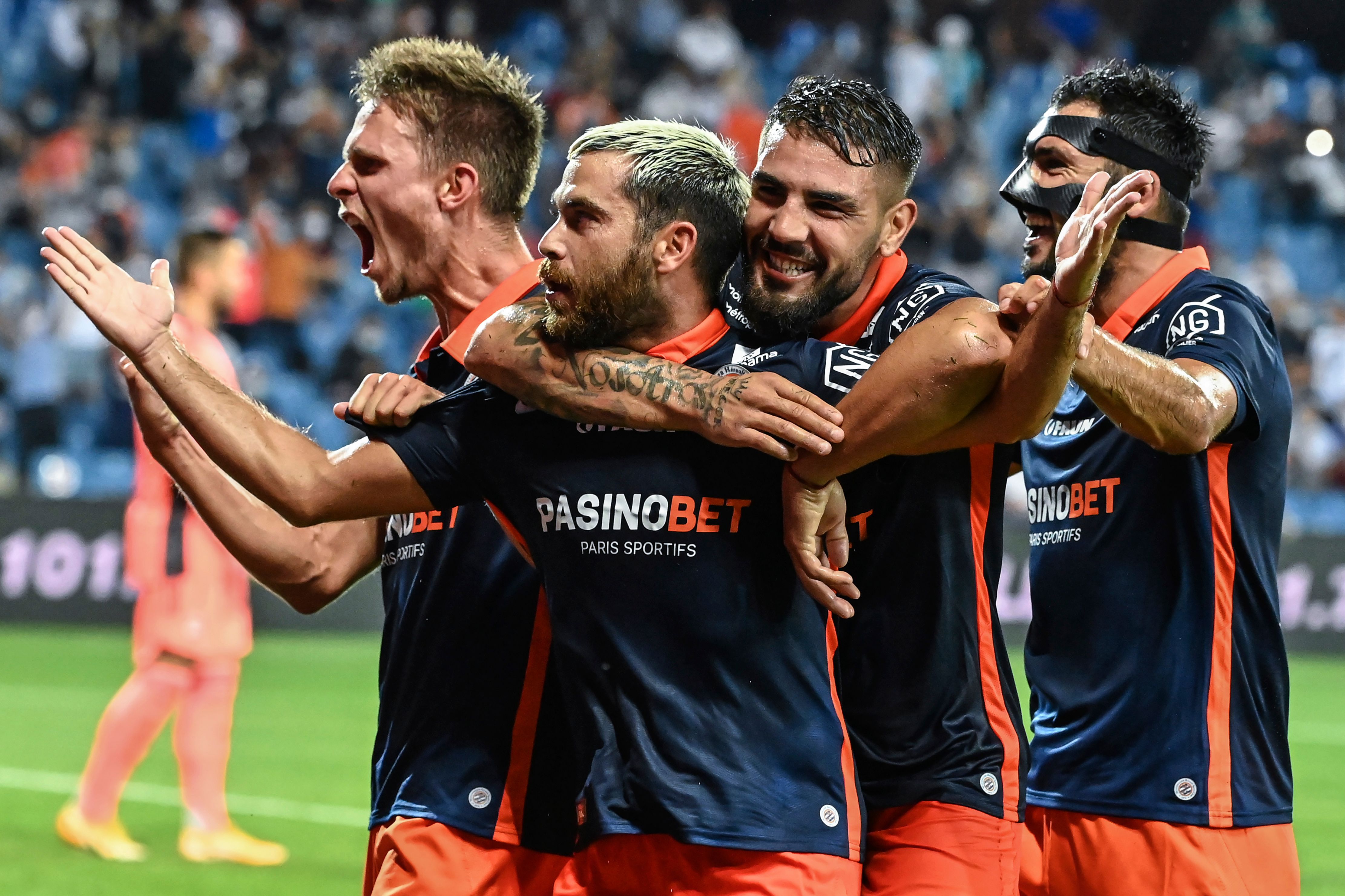 Para pemain Montpellier melakukan selebrasi usai mencetak gol ke gawang Lyon di laga lanjutan Ligue 1.