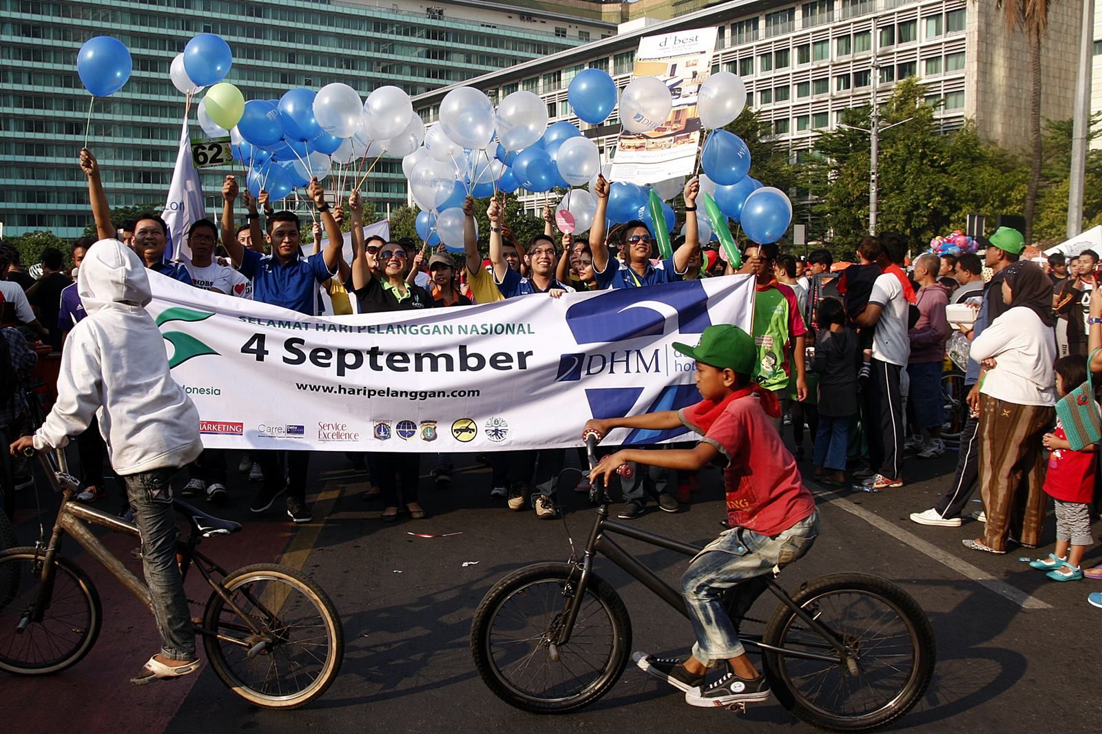 Pawai memperingati hari pelanggan nasional setiap 4 September