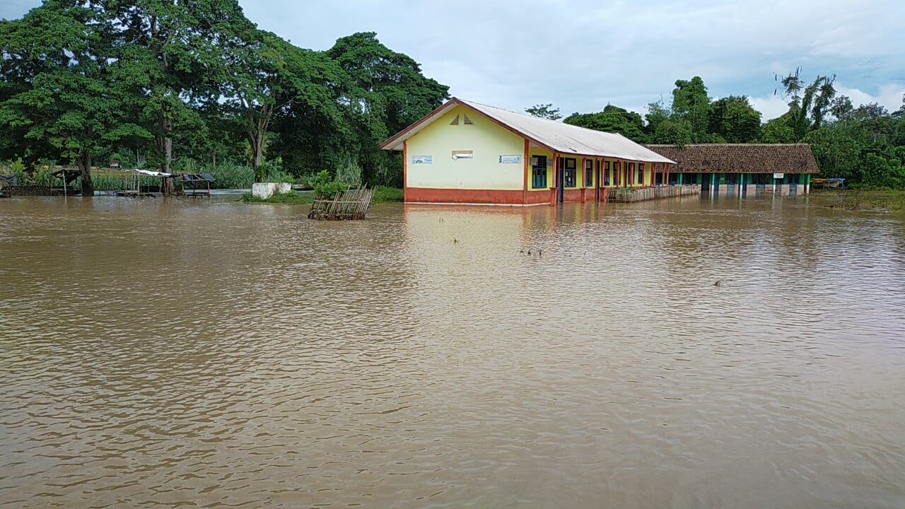 Bencana banjir di Musi Rawas Utara menyebabkan rumah warga, sawah dan sekolah terendam banjir, (21/5).