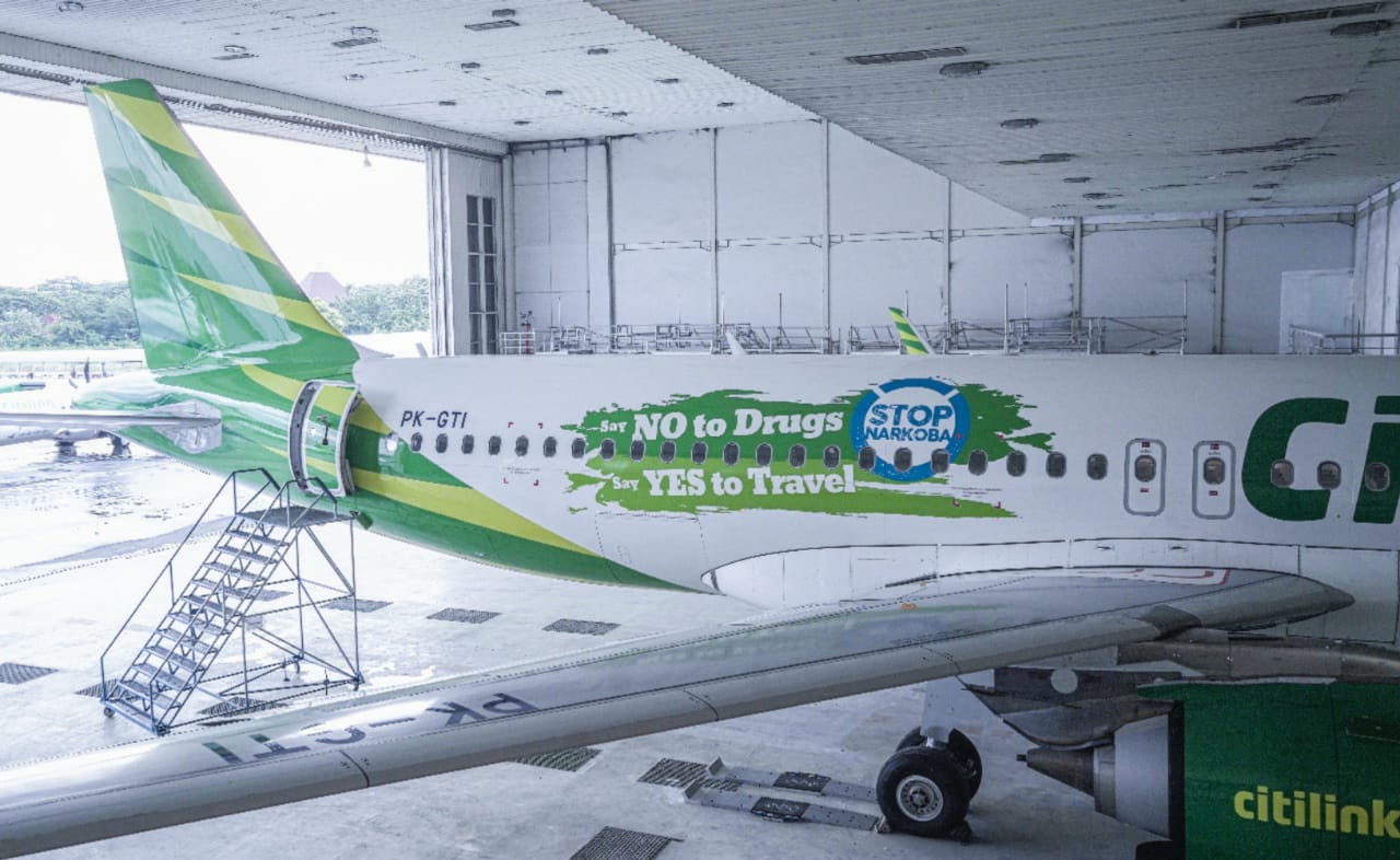 Badan pesawat Citilink memasang livery khusus yang bertuliskan “Say No to Drugs, Say Yes to Travel, Stop Narkoba”. 