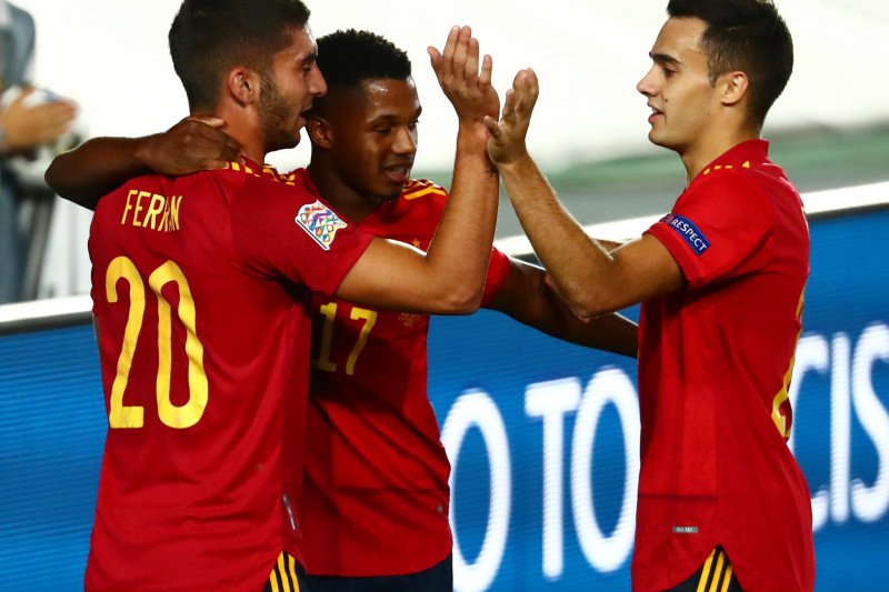 STRIKER Ansu Fati menjadi pemain timnas termuda Spanyol tampil inspiratif untuk turut mengantarkan tim asuhan Luis Enrique menang besar 4-0 