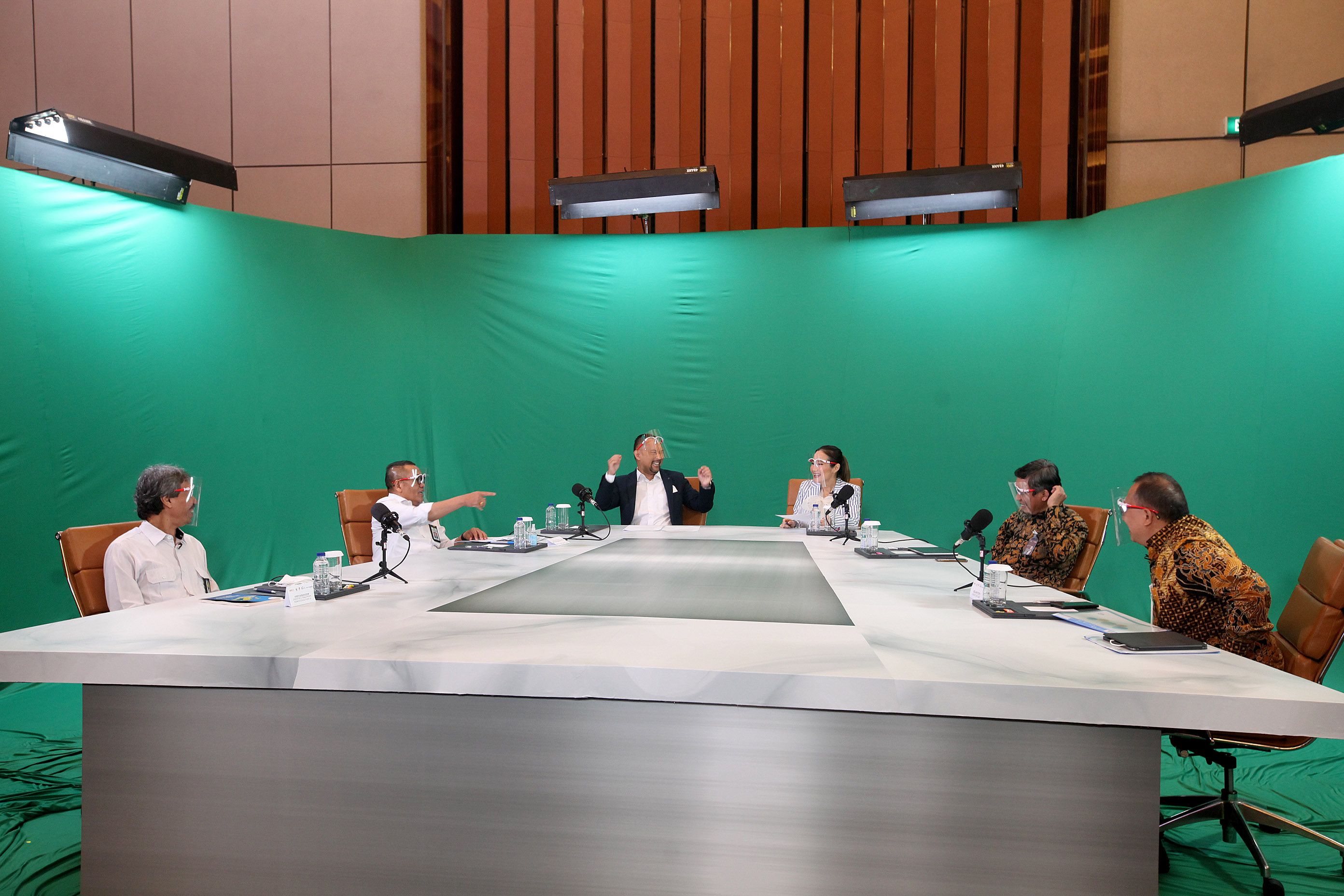 Direktur Utama Pusat Pengelolaan Dana Pembiayaan Perumahan (PPDPP) Kementerian PUPR Arief Sabaruddin (kiri) 