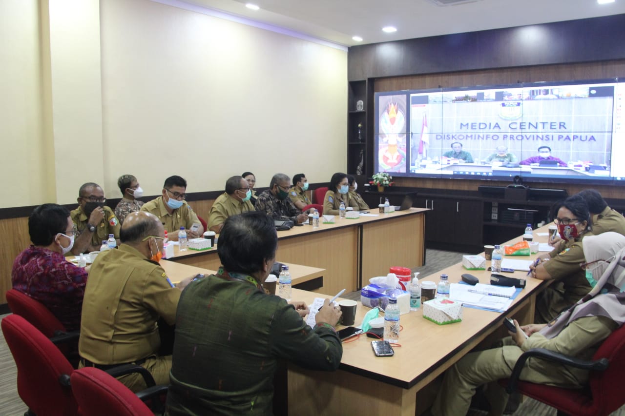 Inspektorat Jenderal Kemendagri melakukan rapat kerja dengan para auditor dan APIP Pemprov Papua di Jayapura, Selasa (15/9).