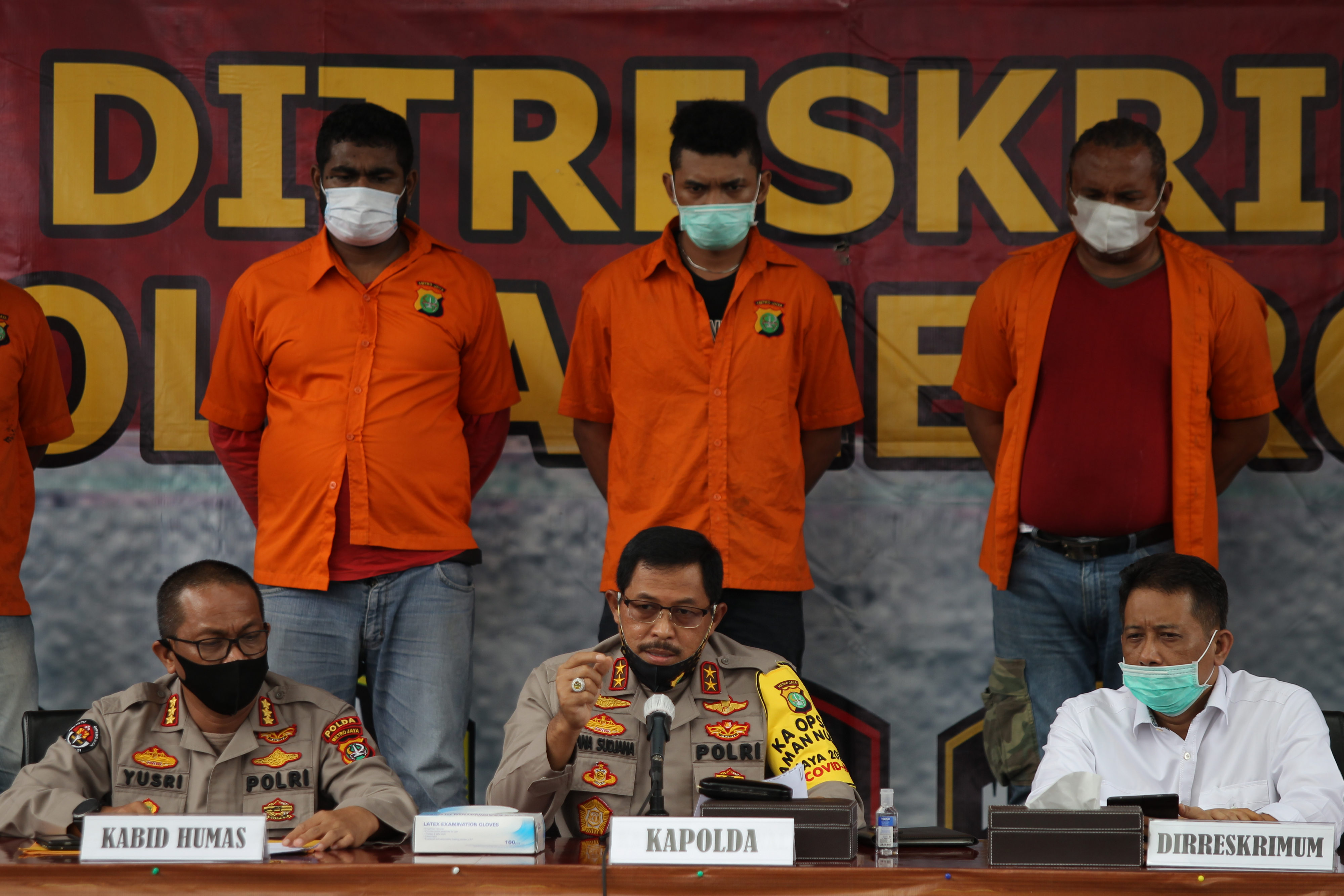 Kapolda Metro Jaya Irjen Pol Nana Sudjana memberikan keterangan tentang penangkapan komplotan John Kei di Polda Metro Jaya