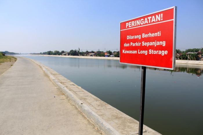 Long storage atau kanal penyimpan air yang dijadikan air baku PDAM (foto ilustrasi).