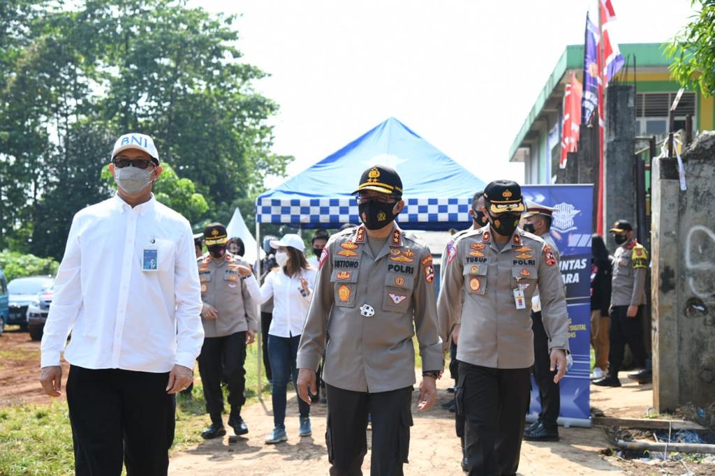 HUT ke-65, Korlantas Polri Bagi 1500 Paket Sembako ke Sopir Angkot