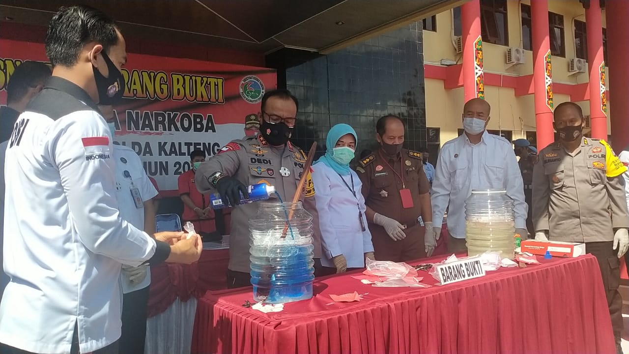 Kapolda Kalimantan Tengah  Irjen Dedi Prasetyo mengungkap peredaran narkoba selama September-Oktober 2020.
