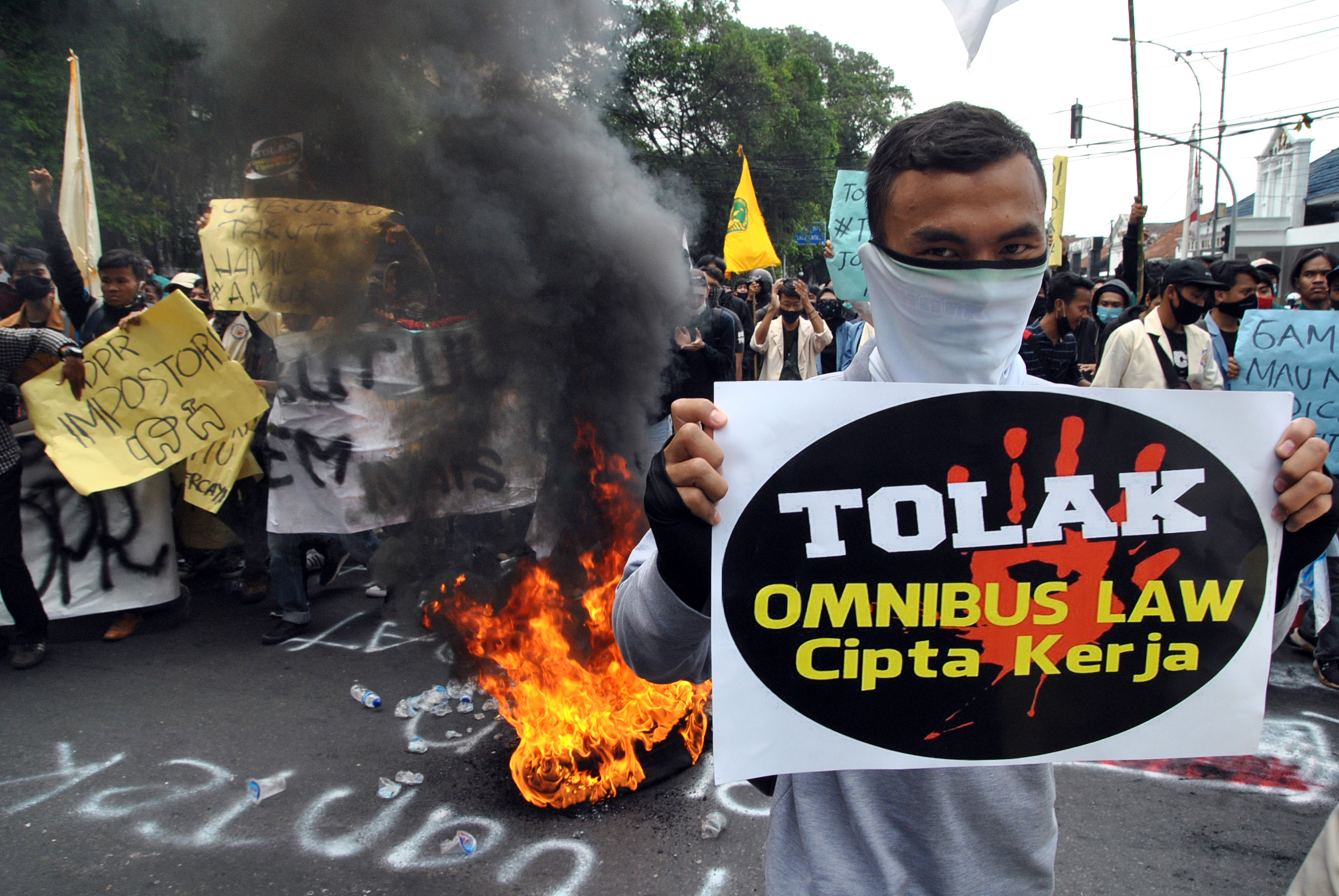 Aksi penolakan omnibus law RUU Cipta kerja