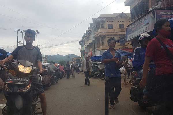 Masih banyak warga yang tidak mengindahkan protokol kesehatan di Kota Padang.