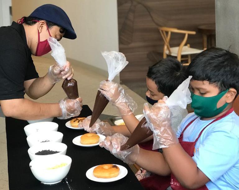 The Alana Sentul Hotel mempunyai ragam aktivitas anak-anak setiap akhir pekan untuk menambah pengalaman kebahagiaan tak terlupakan.