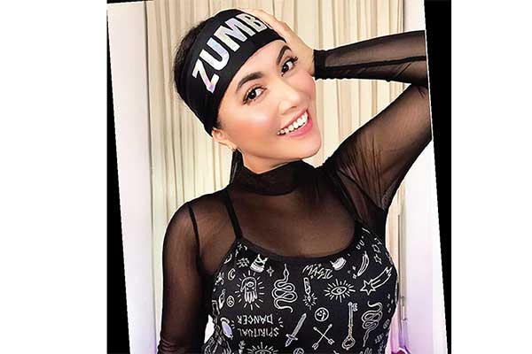 Penyanyi Denada Tambunan