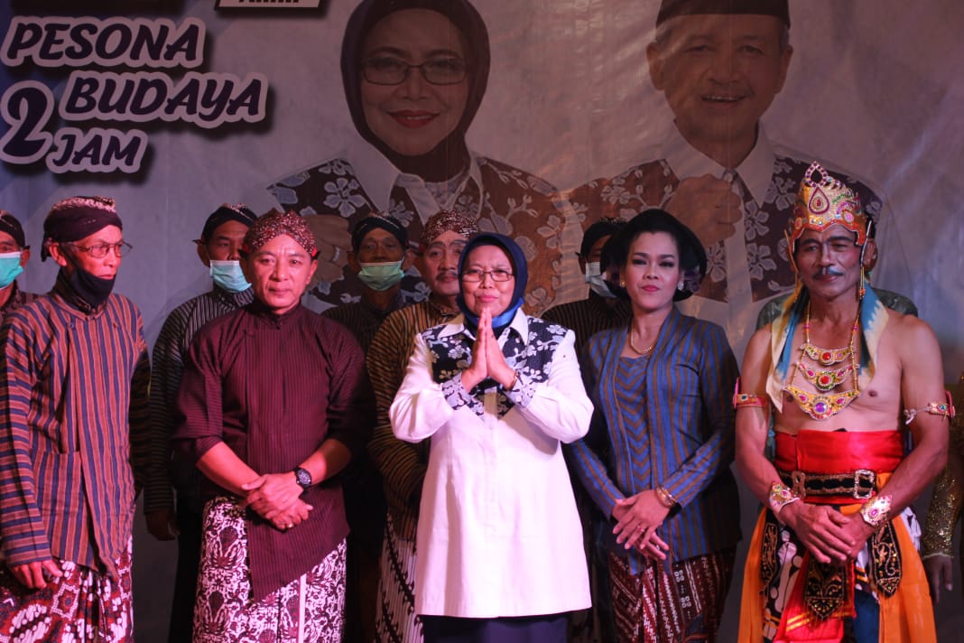 Calon Bupati Sleman, Sri Muslimatun (berbaju putih) siap memaparkan kemajuan bidang kesra dalam debat Pilkada, Jumat (30/10/2020).